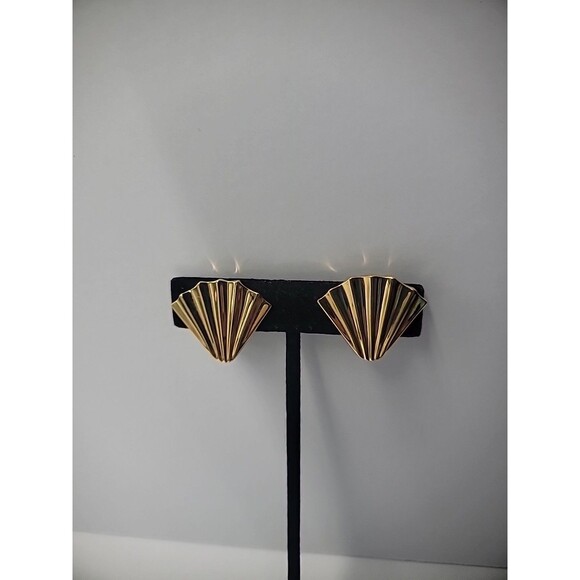 Vintage Monet Earrings Clip On Gold Tone Fan Shaped Jewelry Costume - Picture 6 of 12